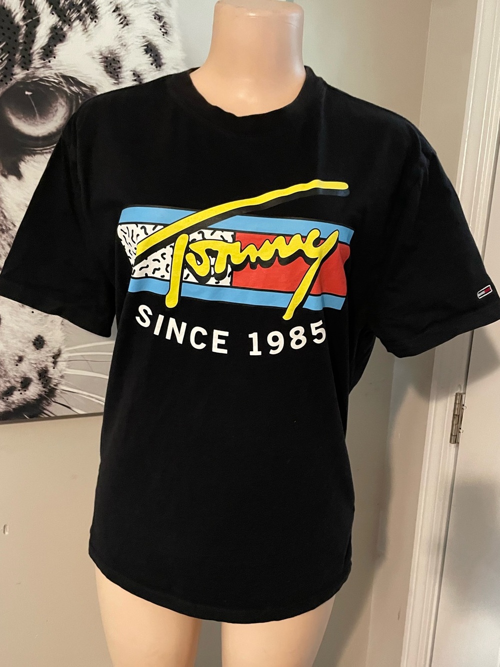 Tommy Hilfiger Neon script Graphic Logo T-Shirt Since 1985 nostalgia 90s